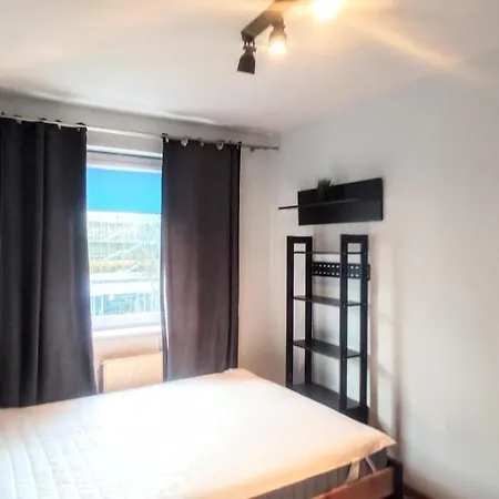 شقة Mieszkanie Redlowo Dla 2-4 Osob - Ii Pietro, Garaz Podziemny, Darmowy Parking Przed Budynkiem, Winda, Ochrona, Blisko Kolejka I Autobus *